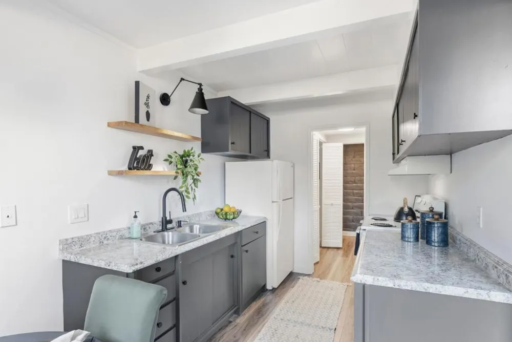 451 Dela Vina #107 Monterey, CA 93940