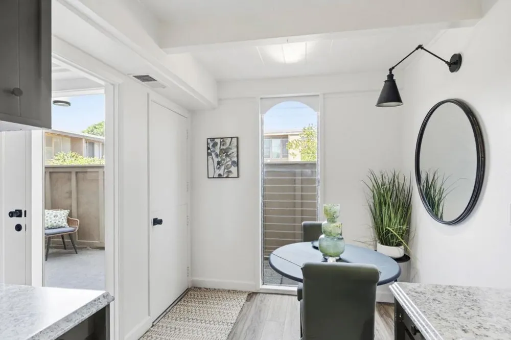 451 Dela Vina #107 Monterey, CA 93940