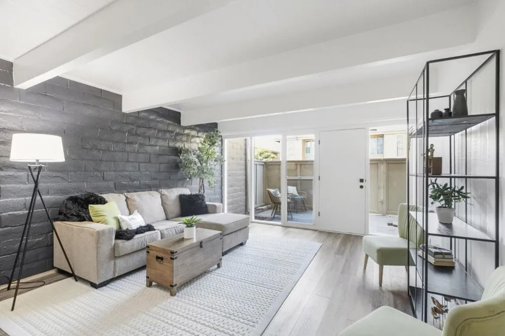 451 Dela Vina #107 Monterey, CA 93940