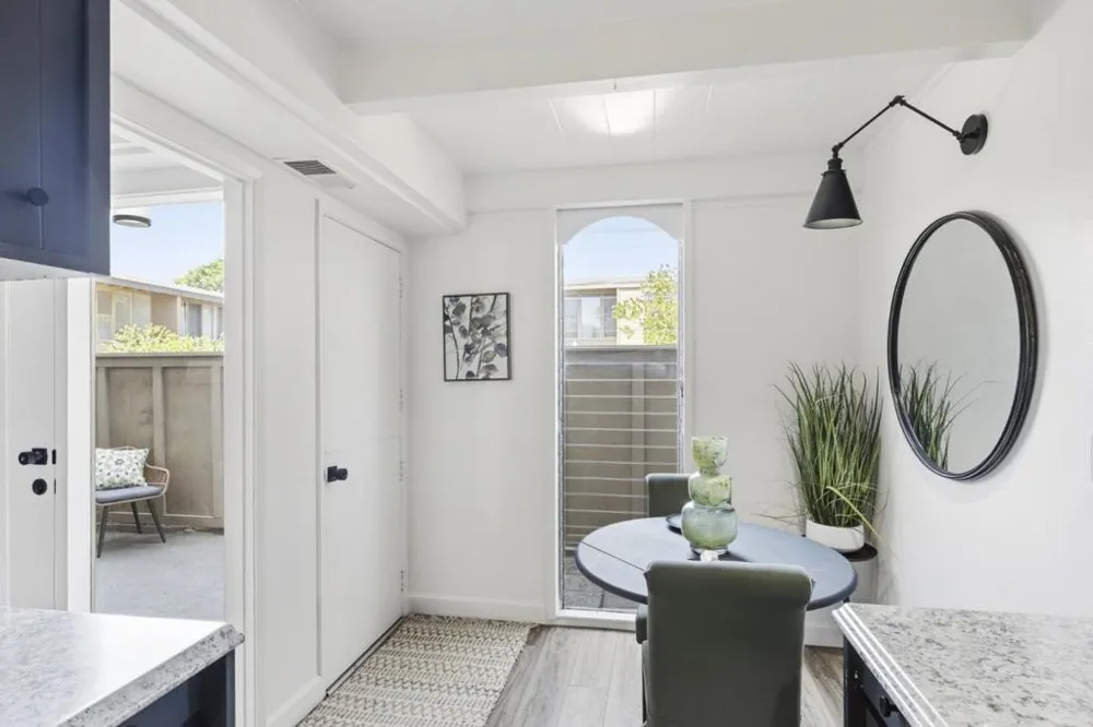451 Dela Vina #107 Monterey, CA 93940