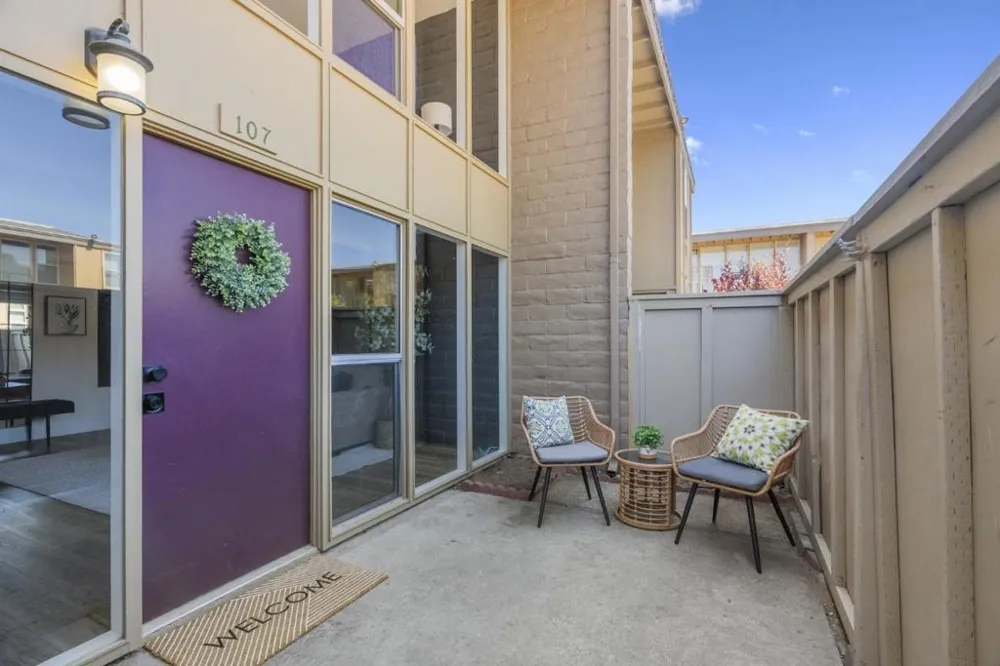 451 Dela Vina #107 Monterey, CA 93940