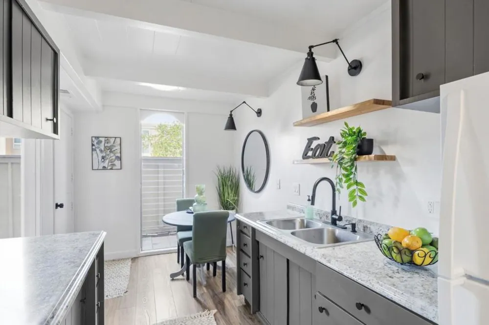 451 Dela Vina #107 Monterey, CA 93940