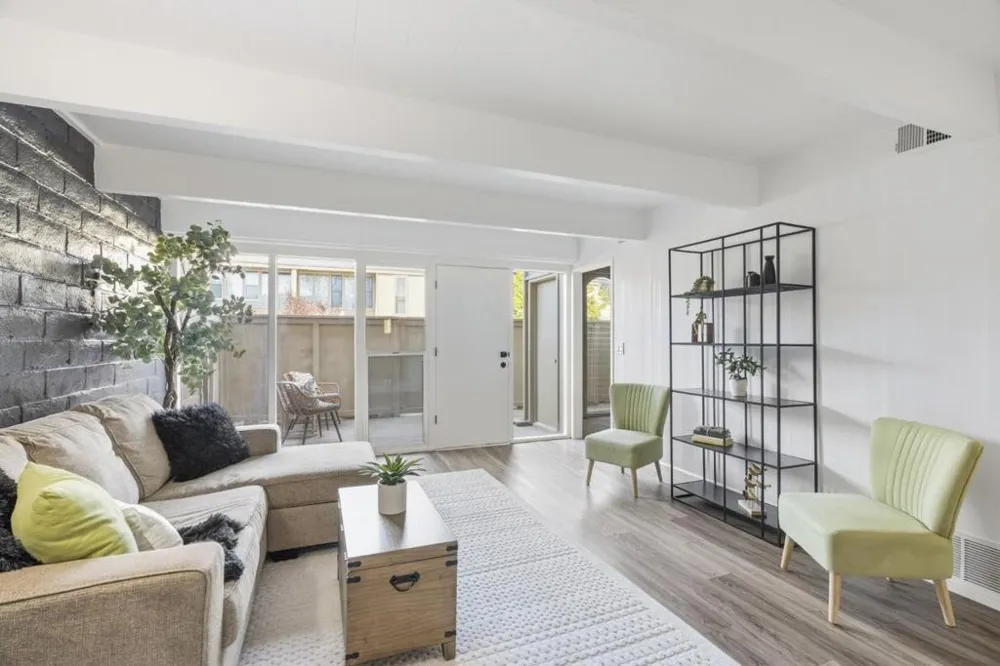 451 Dela Vina #107 Monterey, CA 93940