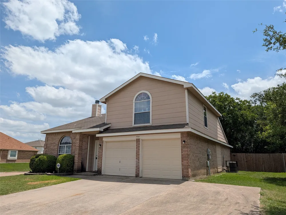 700 Flamingo Drive Saginaw, TX 76131