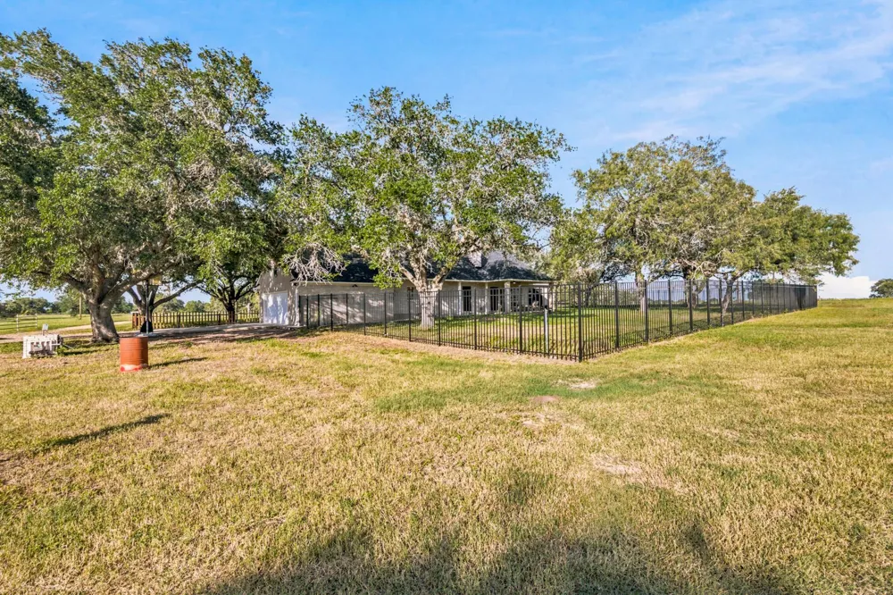 13888 Fm 236 Victoria, TX 77905