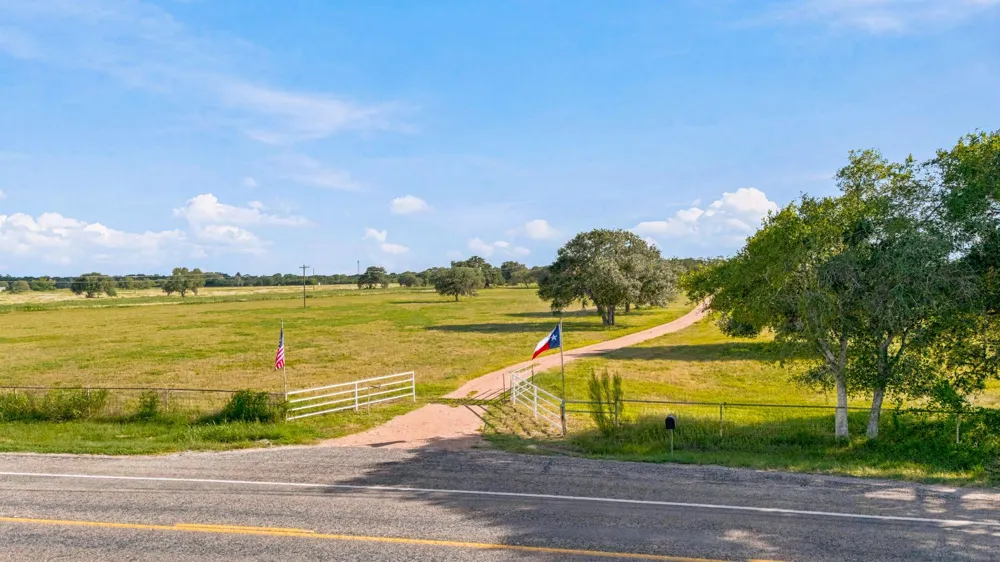 13888 Fm 236 Victoria, TX 77905