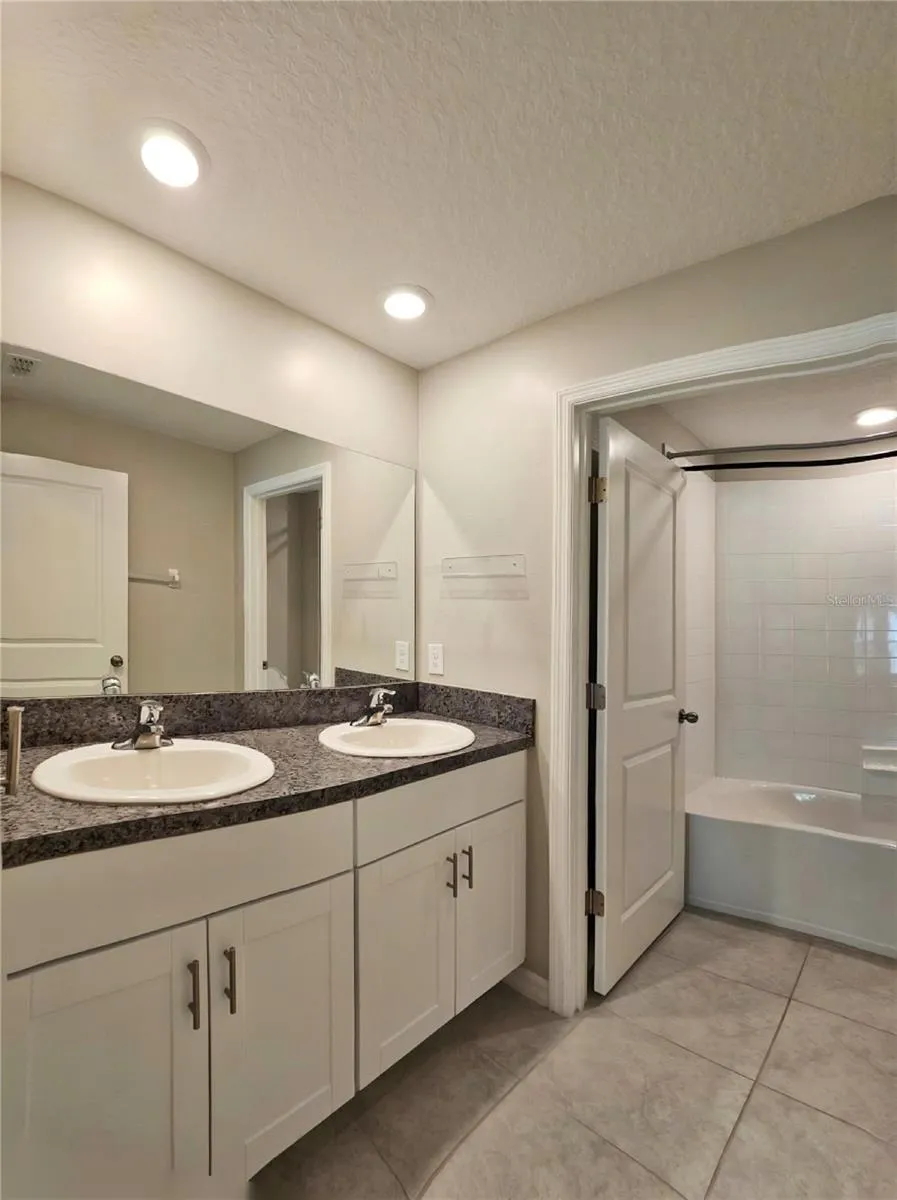 165 RAIN BERRY AVENUE Ruskin, FL 33570