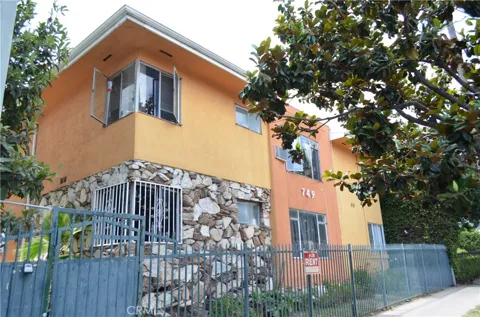 749 S Berendo