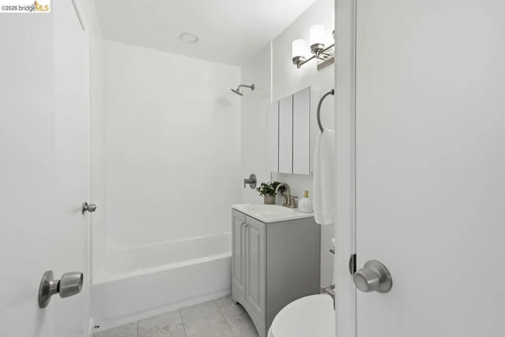 3800 Maybelle Ave #7 Oakland, CA 94619