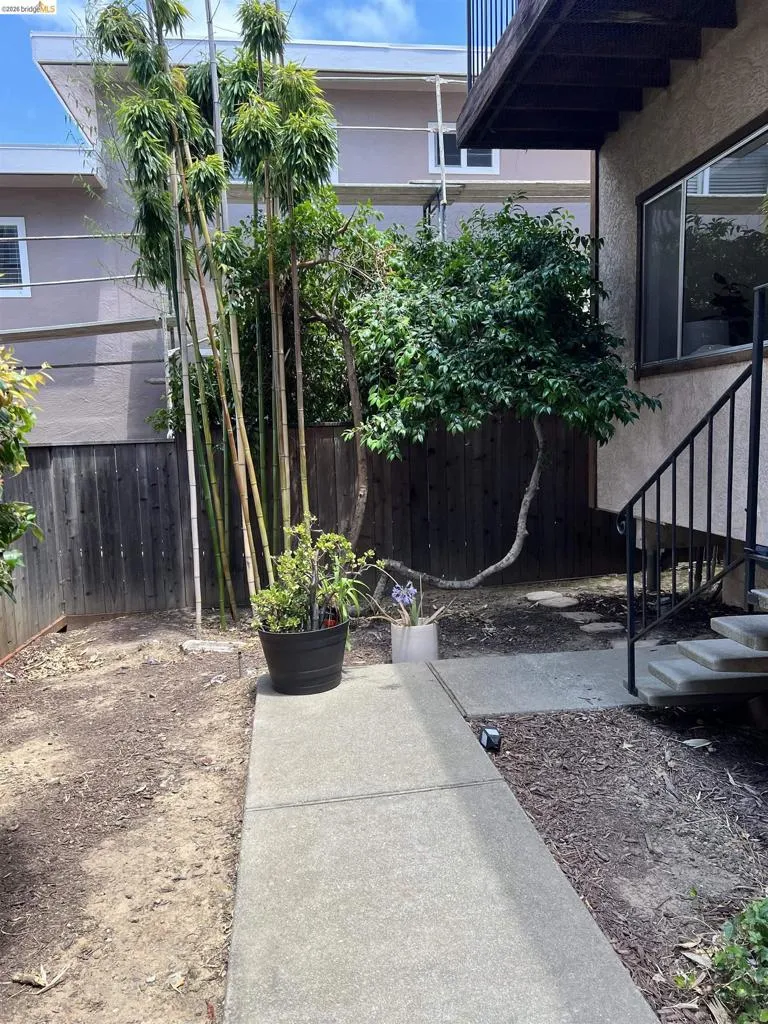 3800 Maybelle Ave #7 Oakland, CA 94619