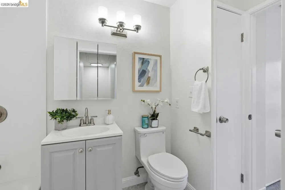 3800 Maybelle Ave #7 Oakland, CA 94619