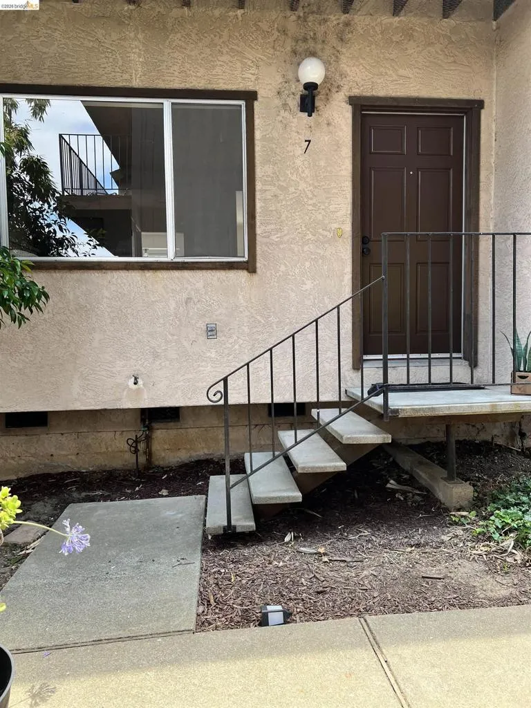 3800 Maybelle Ave #7 Oakland, CA 94619