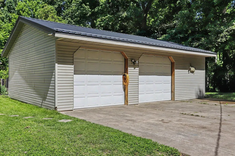 67526 Thunderbird Drive Sturgis, MI 49091