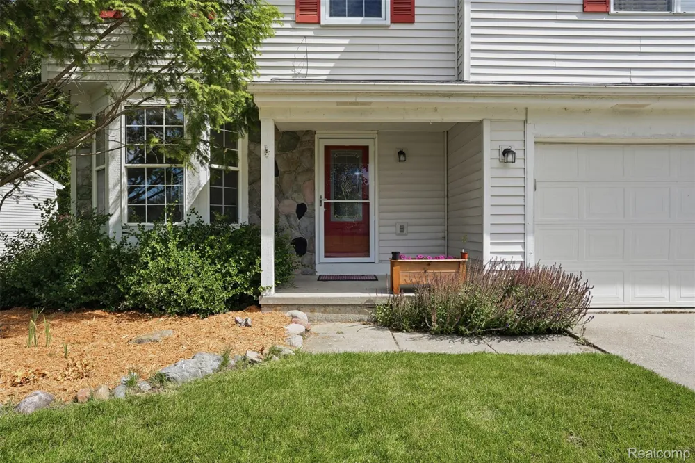 1099 Carriage Hill Drive Fenton City, MI 48430