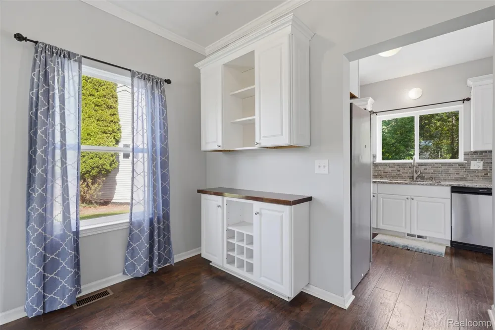 1099 Carriage Hill Drive Fenton City, MI 48430