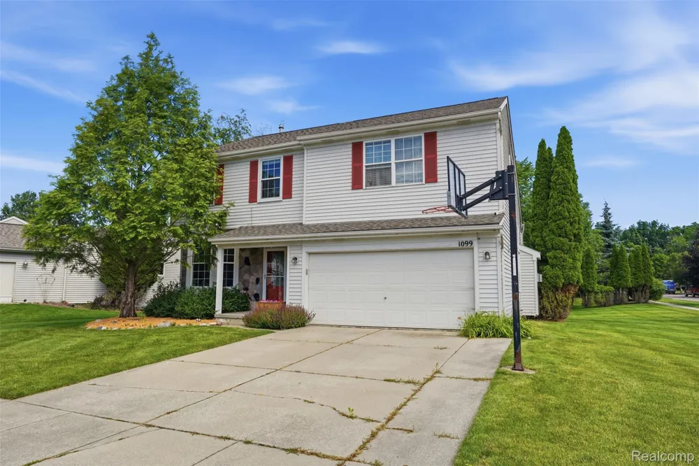 1099 Carriage Hill Drive Fenton City, MI 48430