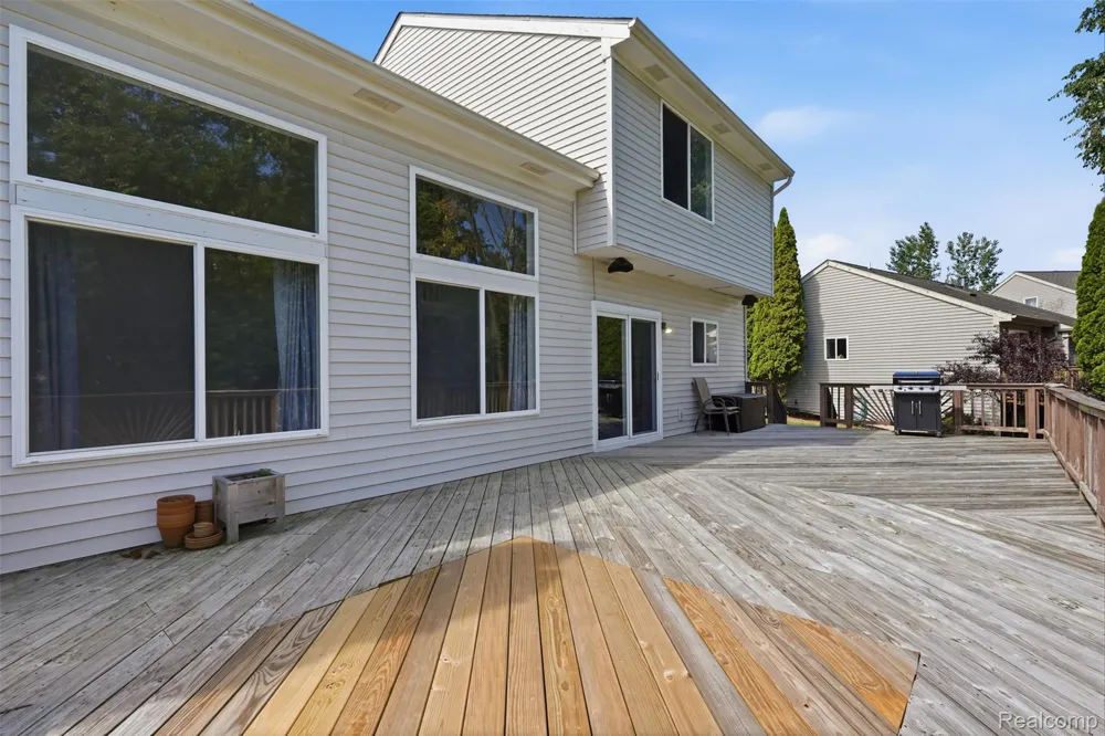1099 Carriage Hill Drive Fenton City, MI 48430