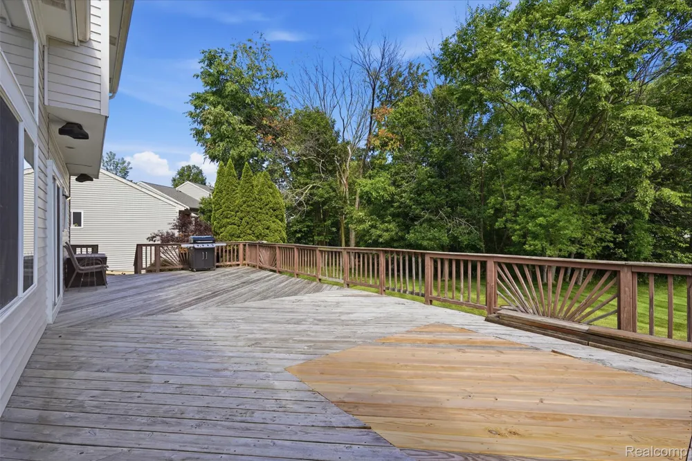 1099 Carriage Hill Drive Fenton City, MI 48430