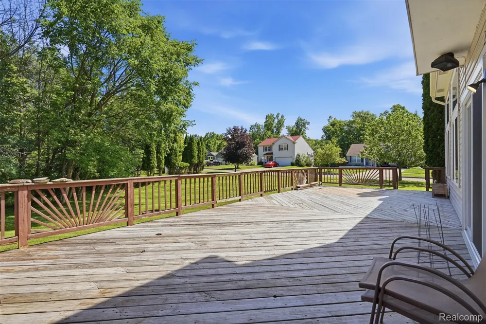 1099 Carriage Hill Drive Fenton City, MI 48430