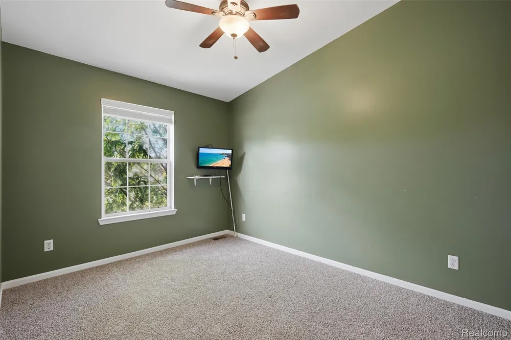 1099 Carriage Hill Drive Fenton City, MI 48430