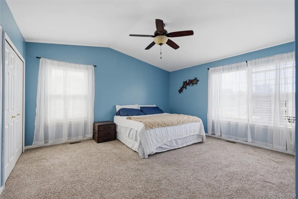 1099 Carriage Hill Drive Fenton City, MI 48430