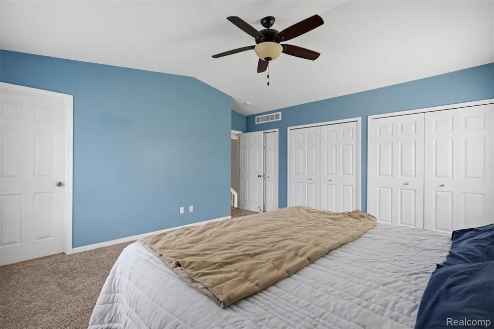 1099 Carriage Hill Drive Fenton City, MI 48430
