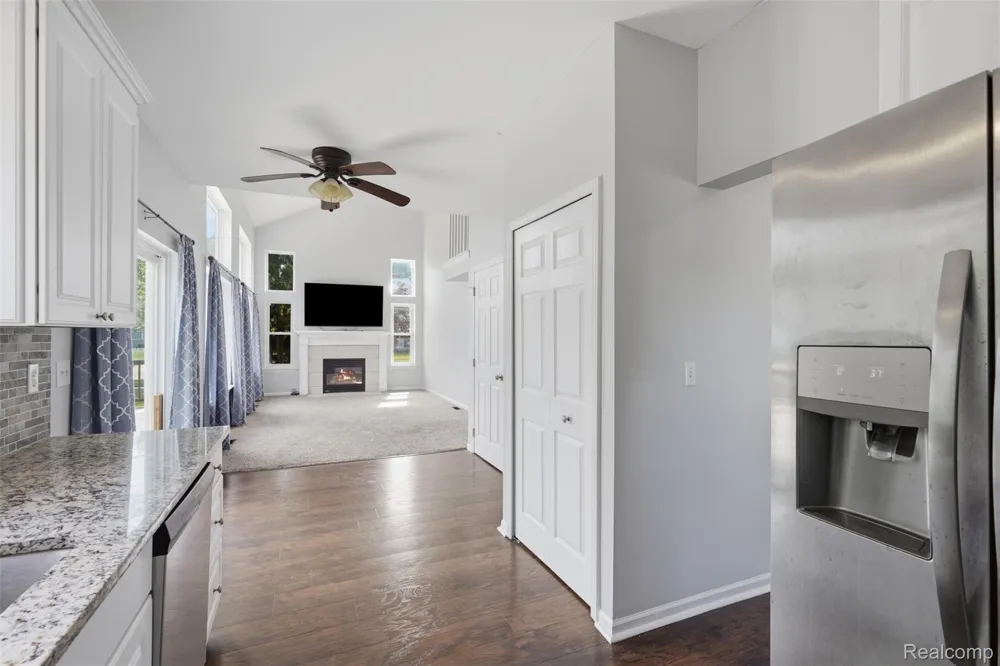 1099 Carriage Hill Drive Fenton City, MI 48430