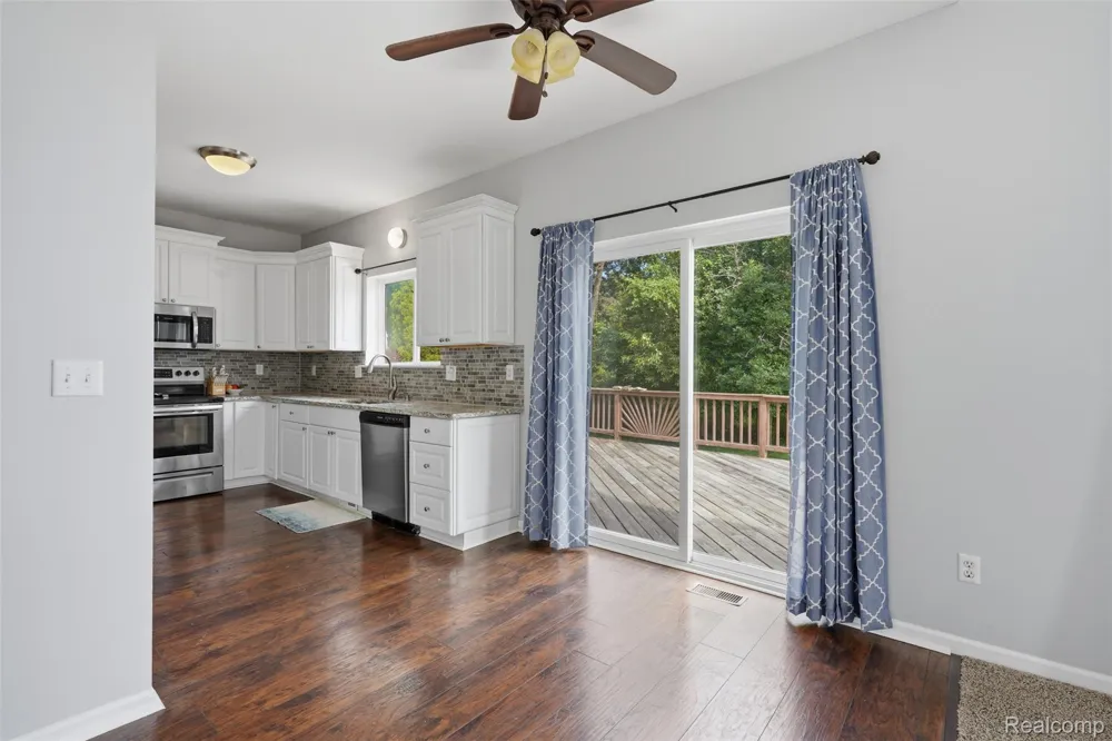 1099 Carriage Hill Drive Fenton City, MI 48430