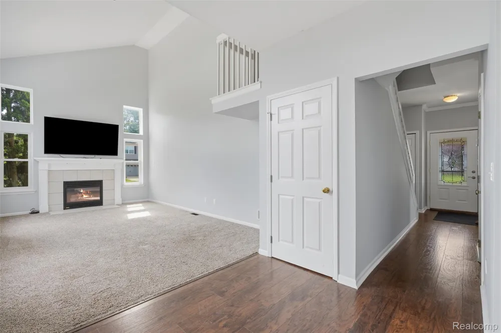 1099 Carriage Hill Drive Fenton City, MI 48430