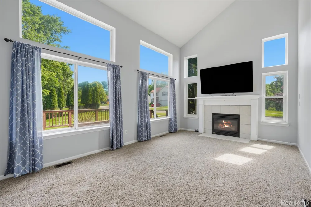 1099 Carriage Hill Drive Fenton City, MI 48430
