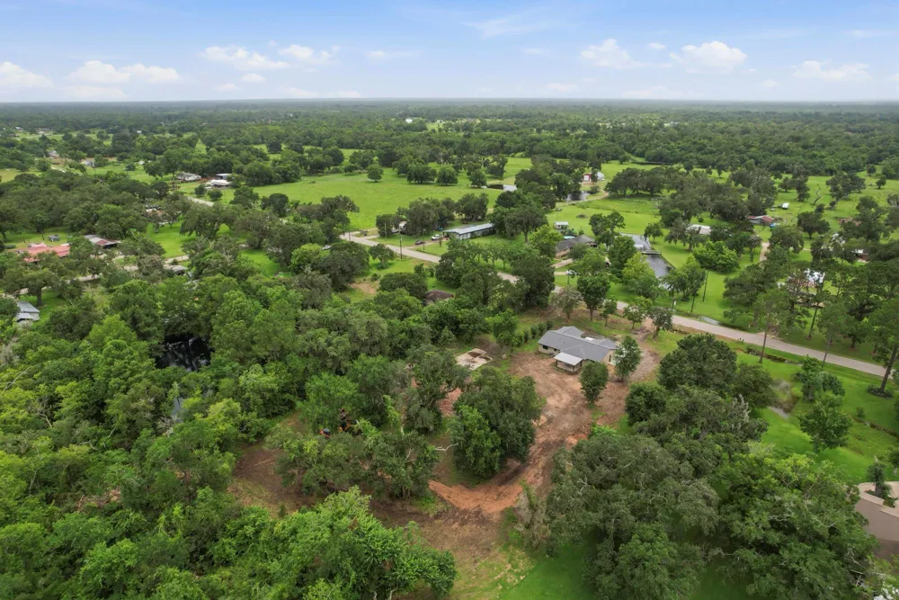 18079 County Road 463 Brazoria, TX 77422