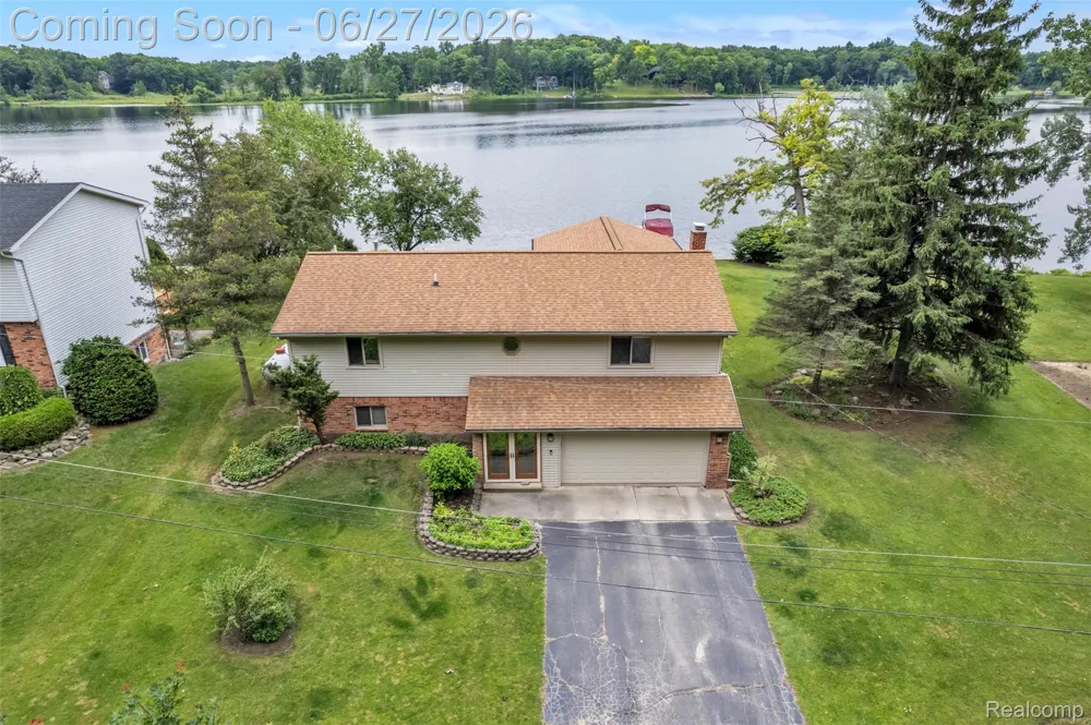 2276 Webster Park Drive Genoa Township, MI 48843