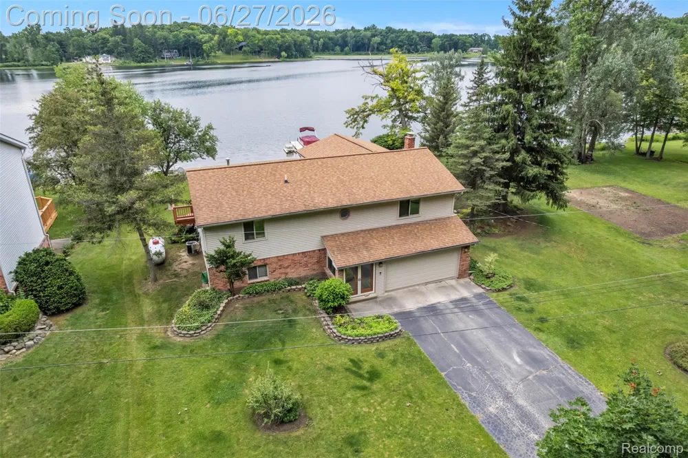 2276 Webster Park Drive Genoa Township, MI 48843
