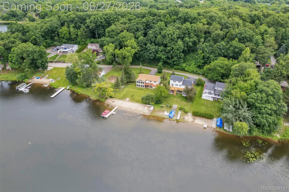2276 Webster Park Drive Genoa Township, MI 48843