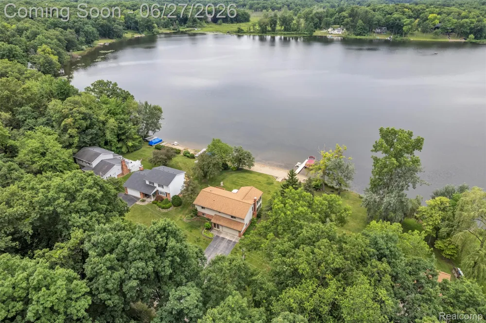 2276 Webster Park Drive Genoa Township, MI 48843