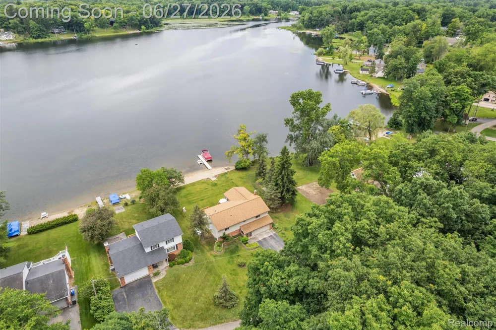 2276 Webster Park Drive Genoa Township, MI 48843