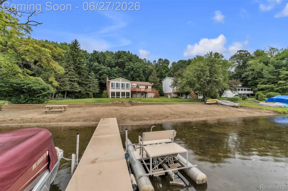 2276 Webster Park Drive Genoa Township, MI 48843