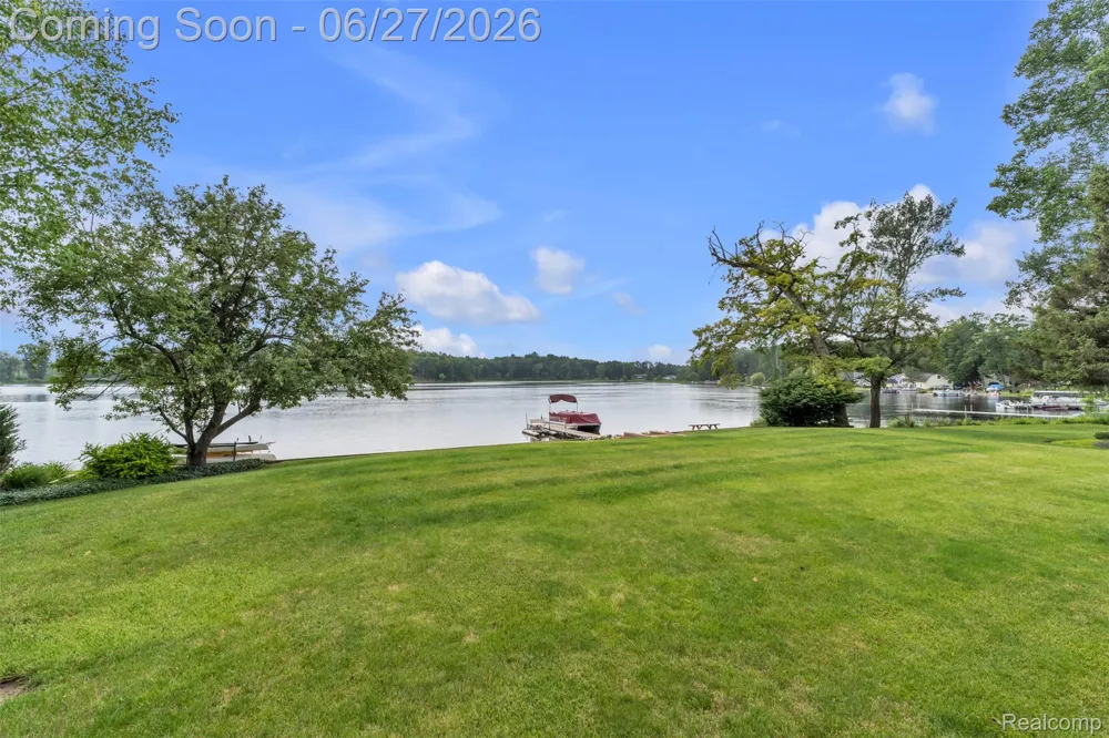 2276 Webster Park Drive Genoa Township, MI 48843