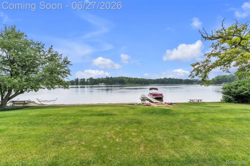 2276 Webster Park Drive Genoa Township, MI 48843