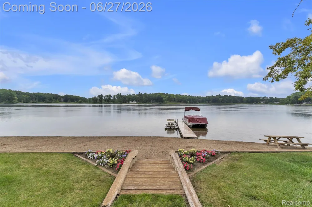 2276 Webster Park Drive Genoa Township, MI 48843