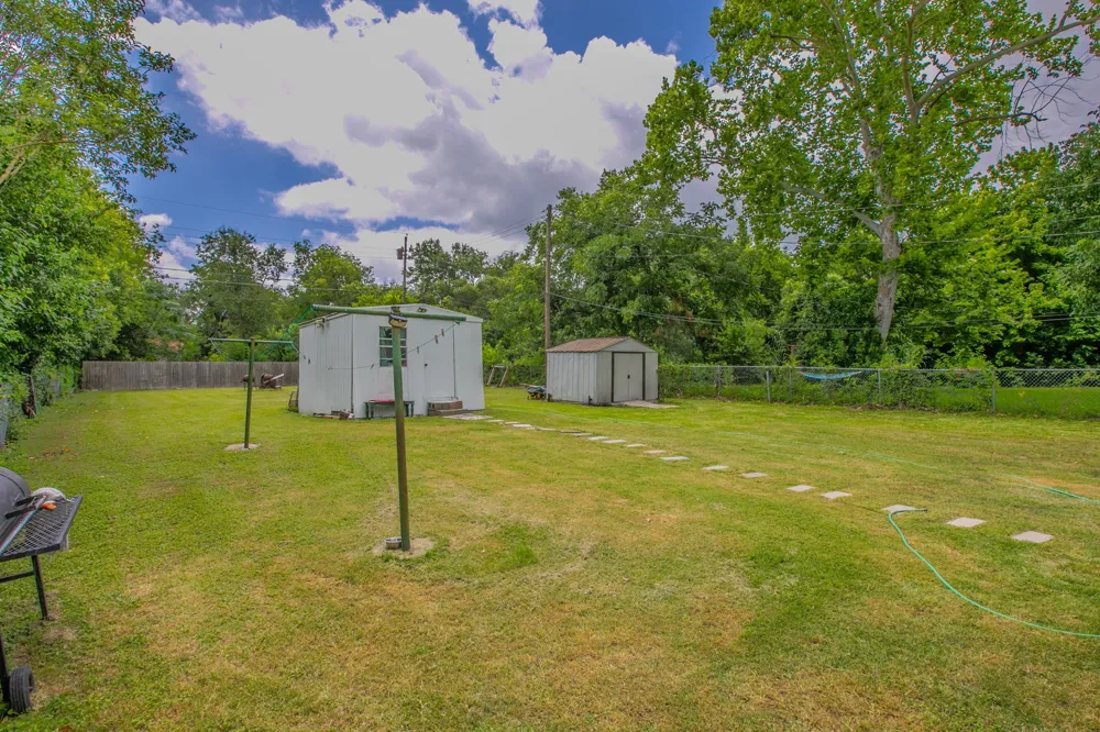 4816 Inwood Drive Beverly Hills, TX 76711