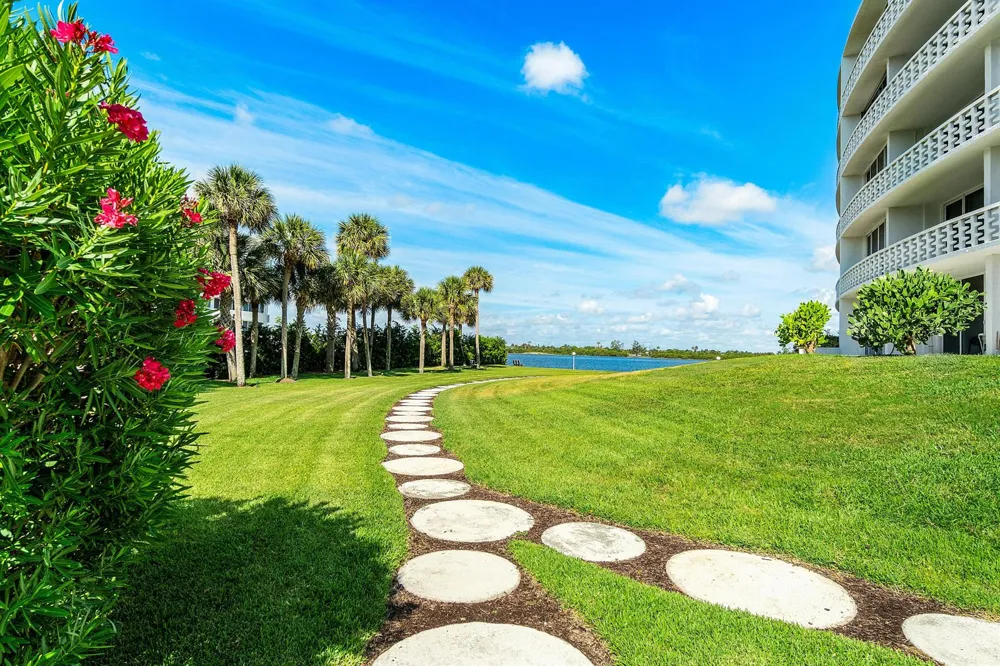2760 S Ocean Boulevard #313 Palm Beach, FL 33480