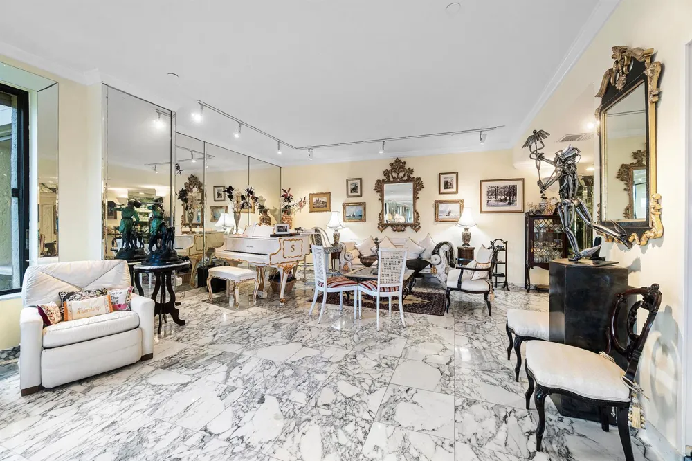 150 Bradley Place #101 Palm Beach, FL 33480
