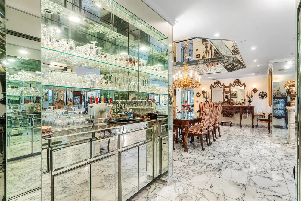 150 Bradley Place #101 Palm Beach, FL 33480