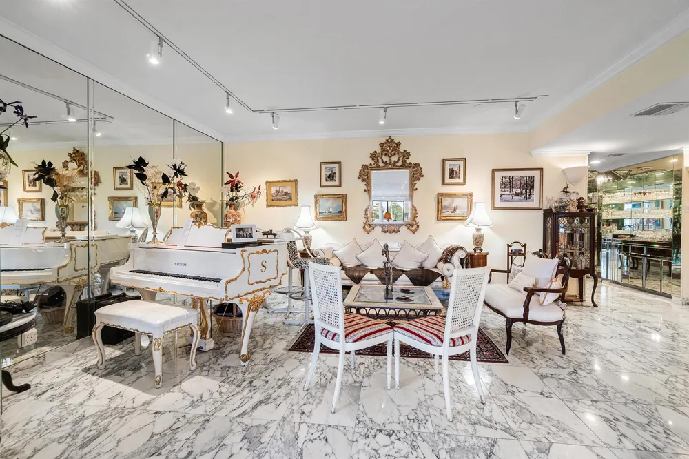 150 Bradley Place #101 Palm Beach, FL 33480
