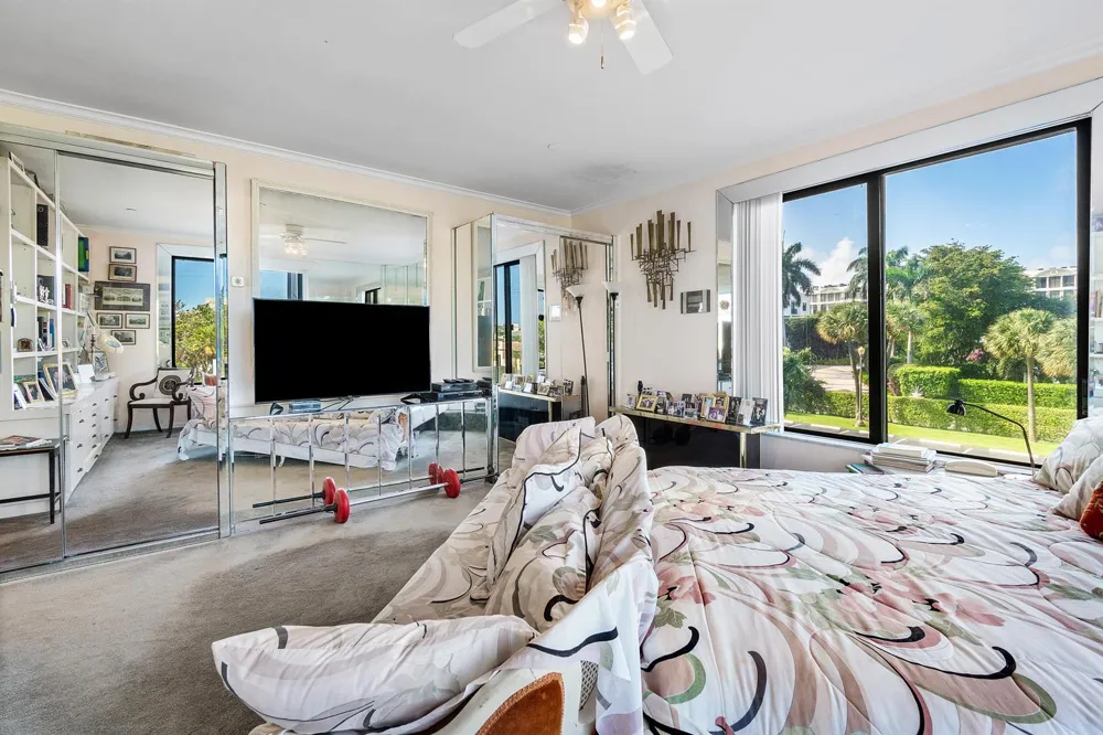 150 Bradley Place #101 Palm Beach, FL 33480