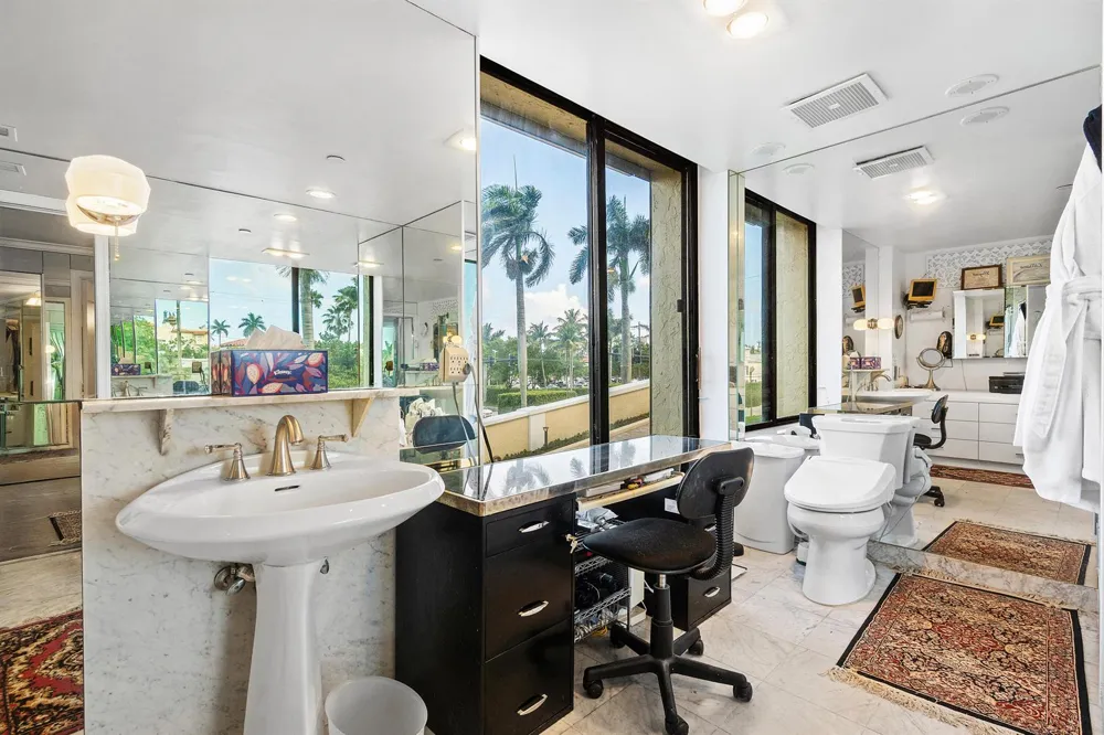 150 Bradley Place #101 Palm Beach, FL 33480
