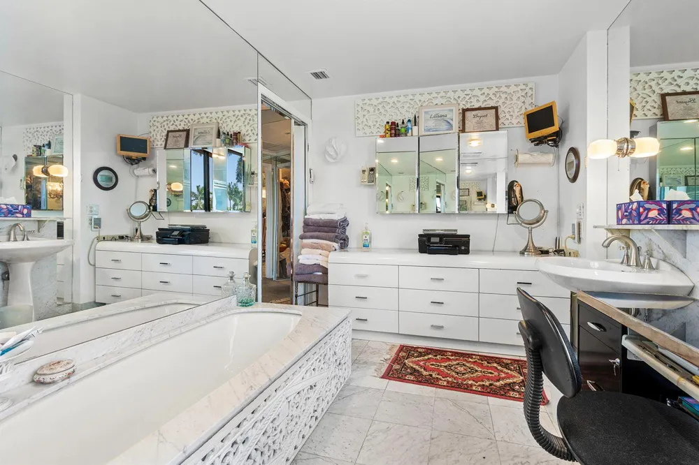 150 Bradley Place #101 Palm Beach, FL 33480
