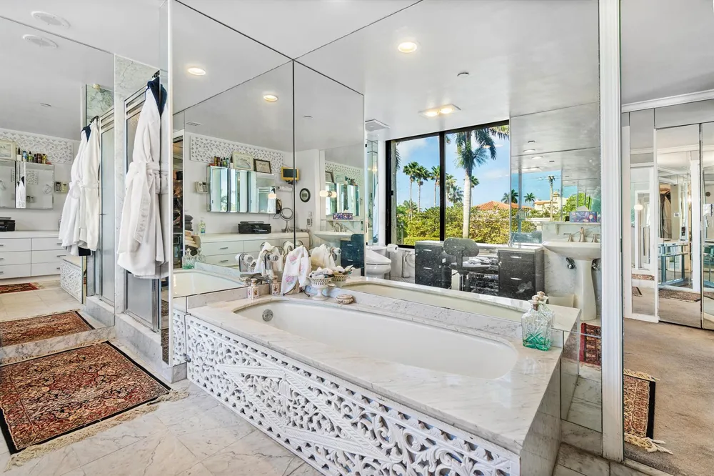 150 Bradley Place #101 Palm Beach, FL 33480
