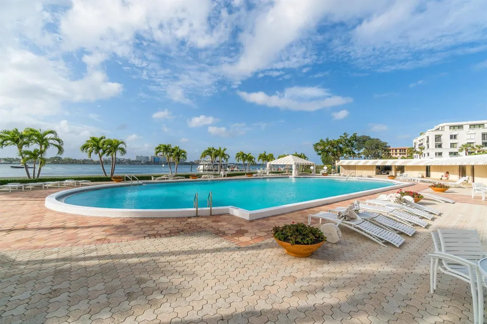 150 Bradley Place #101 Palm Beach, FL 33480